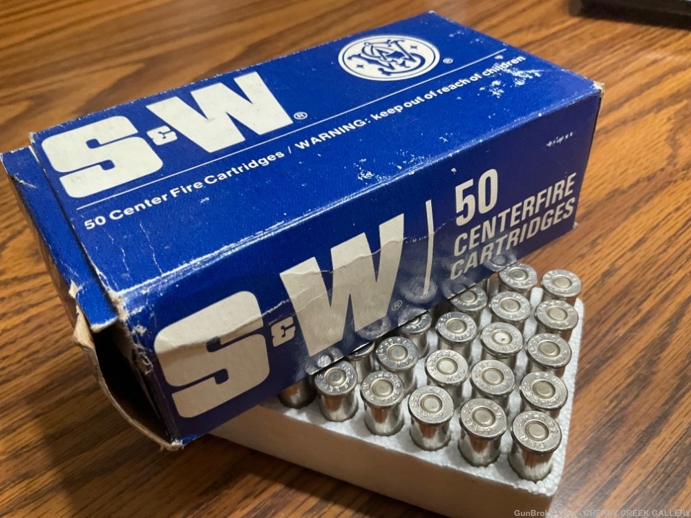 Vintage Smith and Wesson 38 special +p revolver ammo ammunition box full sw-img-3