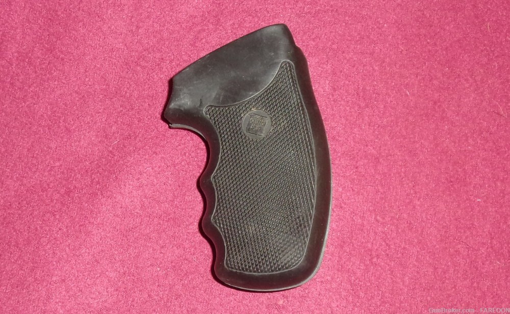 CHARTER ARMS 44 SPECIAL BULLDOG NEOPRENE GRIPS CHECKERED WITH SCREW-img-1