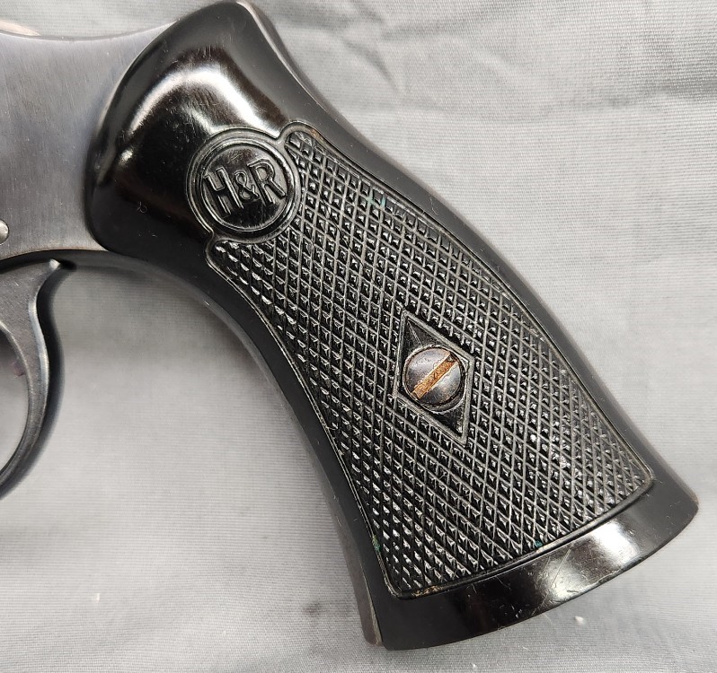 H&R model 666 revolver .22LR 6"-img-17