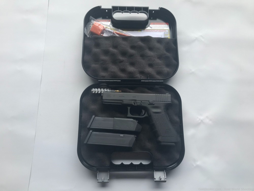 GLOCK 17 GEN 3 9MM WITH NIGHT SIGHTS AND  3 MAGS-img-0