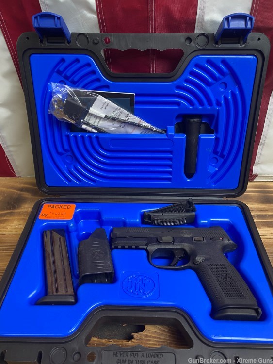 *Brand New* FNH FNS-9 9mm w/ Night Sights, Original Case, & 2x 17 Rd Mags-img-0