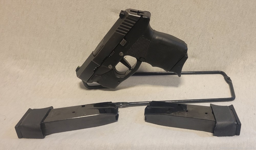 Kel-Tek P-11 Conceled Carry Polymer 9mm pistol w/ 3 mags, red-dot,belt clip-img-0