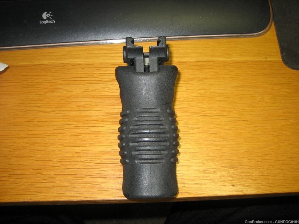 CTK FORWARD FOLDING GRIP FOR ANY FIREARM WITH A MOUNT OF PICCATINI RAIL TYP-img-8