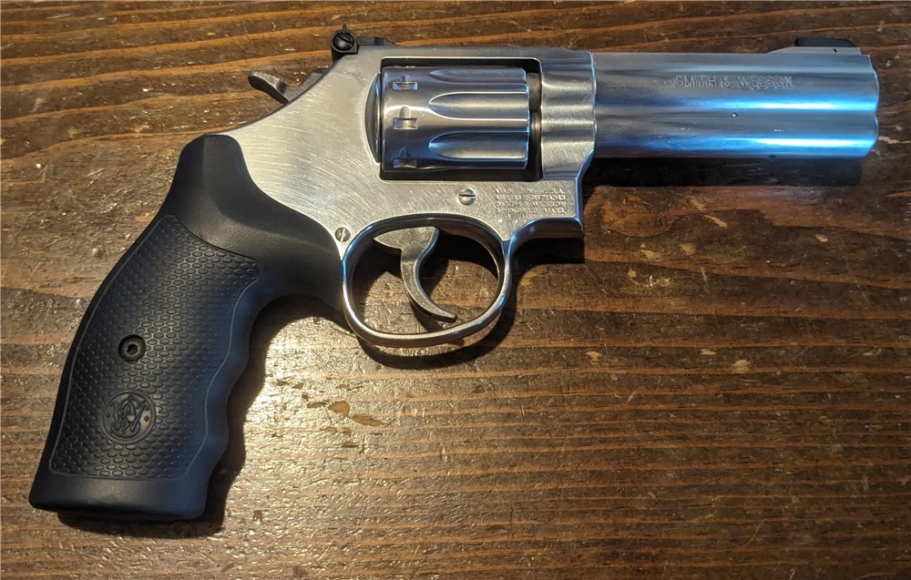 Smith and Wesson S&W 617 Stainless .22LR 10 Shot 4in. barrel-img-0