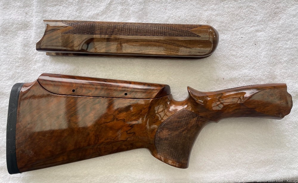 Beretta DT11 Premium Exhibition Turkish Walnut stock and forend-img-3