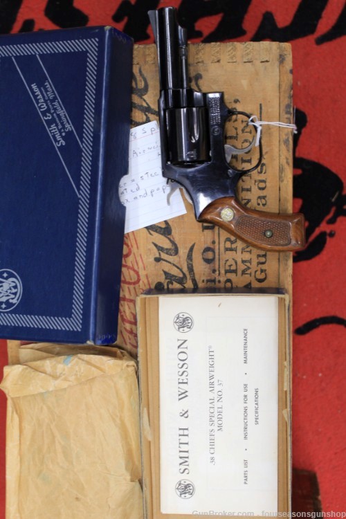 Smith & Wesson 37 Chiefs Special NIB-img-1