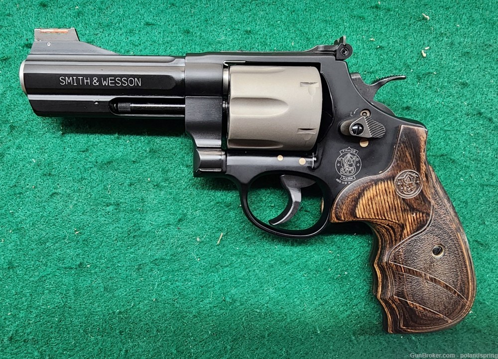 Smith & Wesson 329PD-img-0