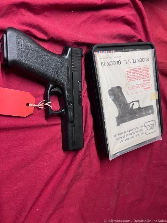 AUTHENTIC RARE Glock 17 Gen 1 REAL-img-0