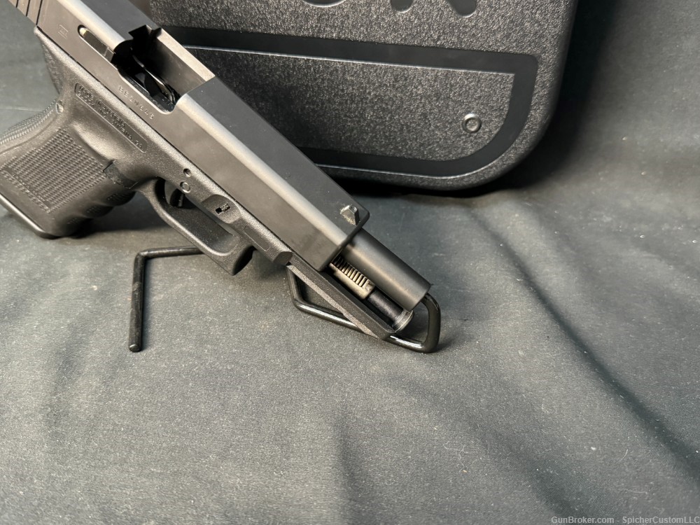 Glock 17 Gen 4 9mm - Two Magazines - Factory Box-img-7