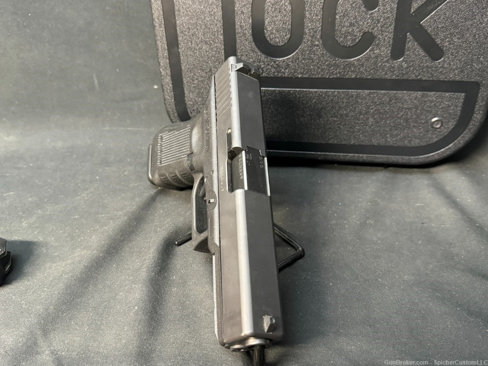 Glock 17 Gen 4 9mm - Two Magazines - Factory Box-img-5