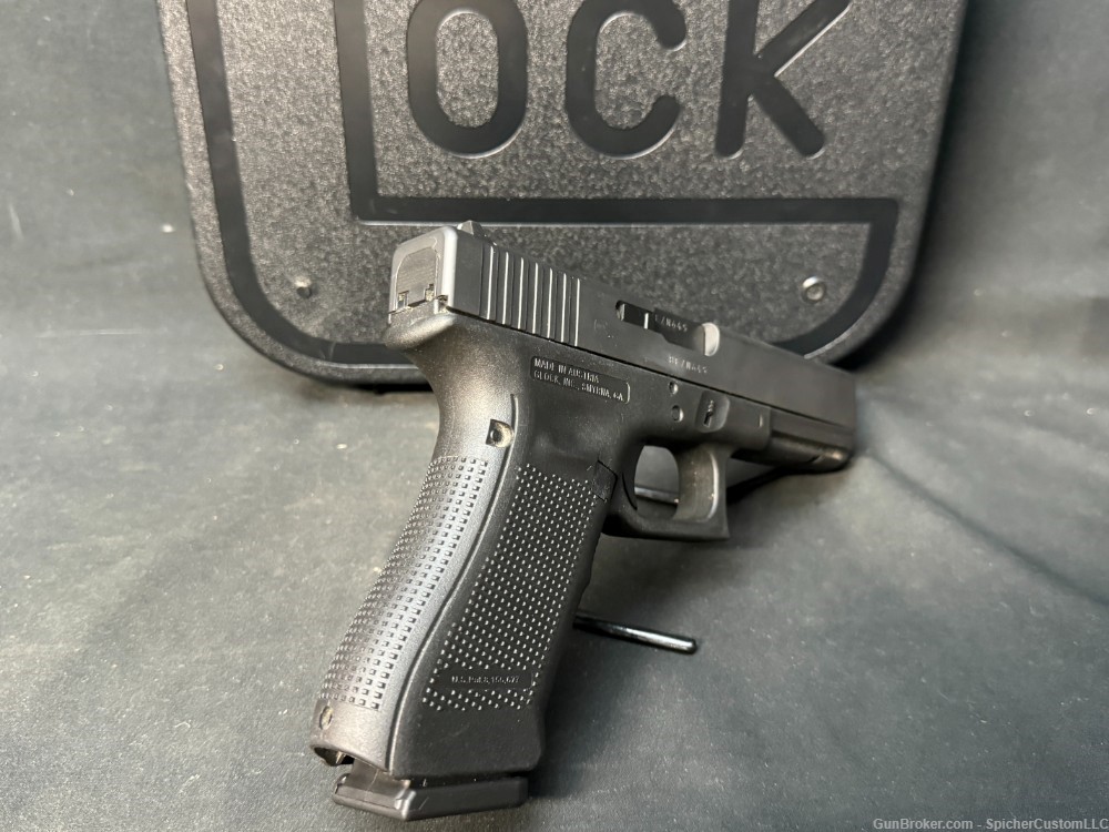 Glock 17 Gen 4 9mm - Two Magazines - Factory Box-img-3