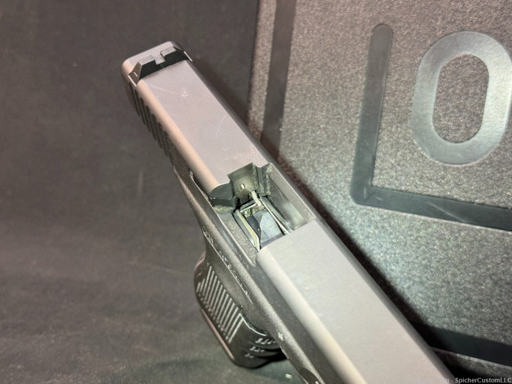Glock 17 Gen 4 9mm - Two Magazines - Factory Box-img-9