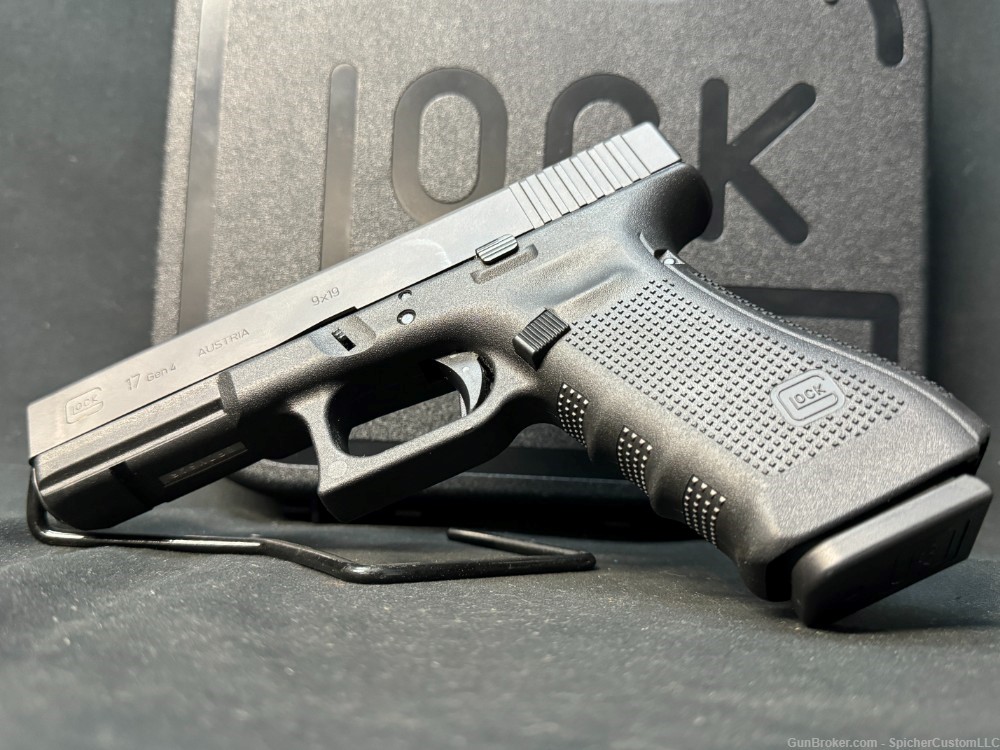 Glock 17 Gen 4 9mm - Two Magazines - Factory Box-img-6