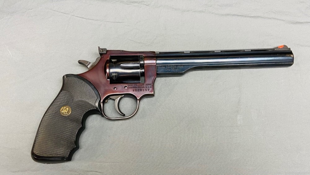 Dan Wesson 22 revolver 8” barrel Pachmayr grip 22LR-img-1