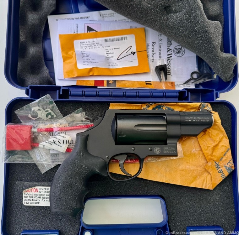 Smith & Wesson Governor Revolver 45 LC  S&W .410 .45 Long Colt As New -img-1