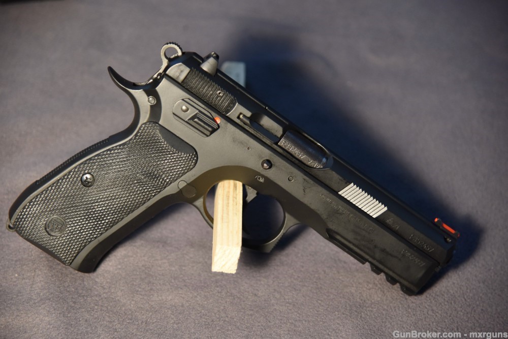 CZ 75 SP-01 in Pristine Condition - Low Rounds - 4 Mags - Case-img-3