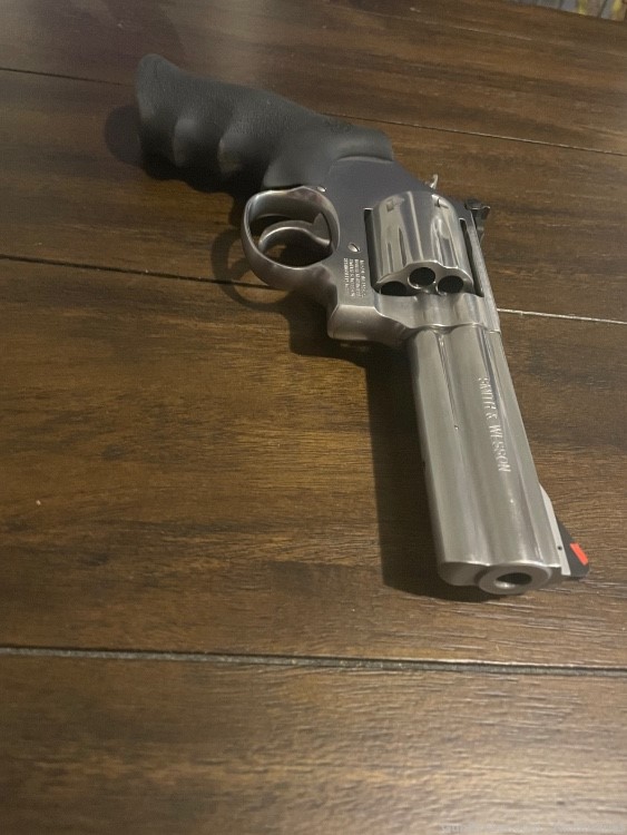 Smith and Wesson Model 686 Plus. 357 magnum 4” barrel, 7 rd capacity-img-2