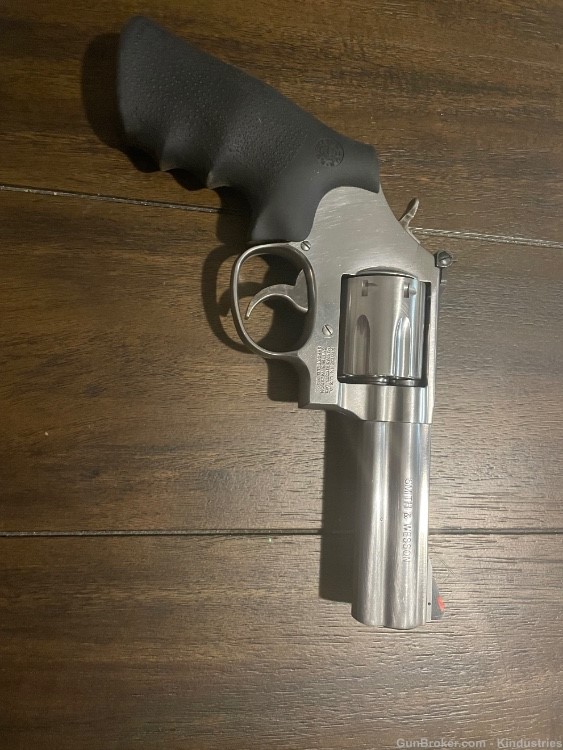 Smith and Wesson Model 686 Plus. 357 magnum 4” barrel, 7 rd capacity-img-1