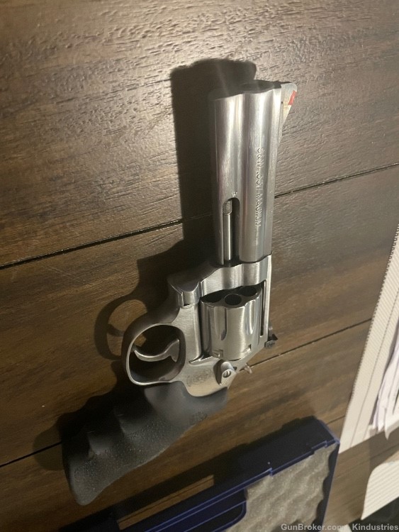 Smith and Wesson Model 686 Plus. 357 magnum 4” barrel, 7 rd capacity-img-3