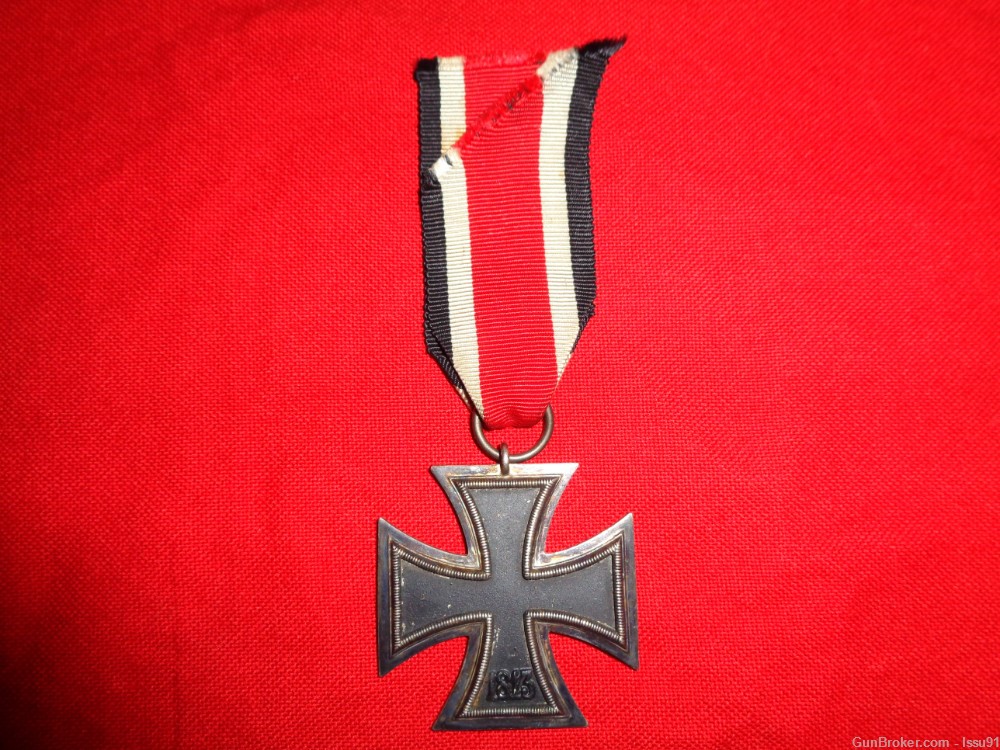 WWII German Iron Cross 2nd Class Original-img-1