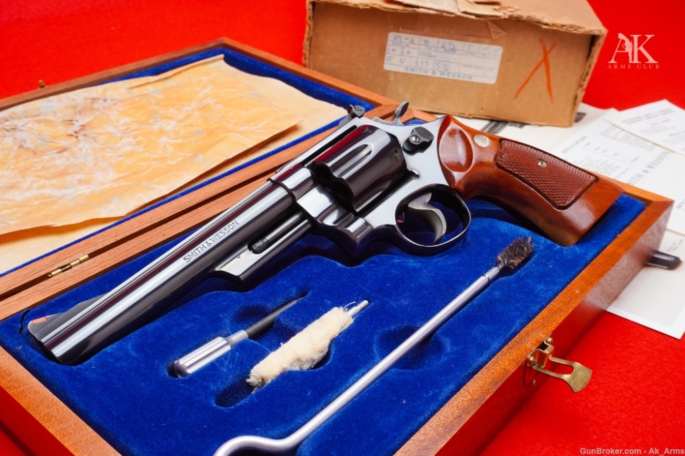 Desired Smith & Wesson 29-2 Full Target .44 Mag *RARE 6.5 INCH BLUED MODEL*-img-0