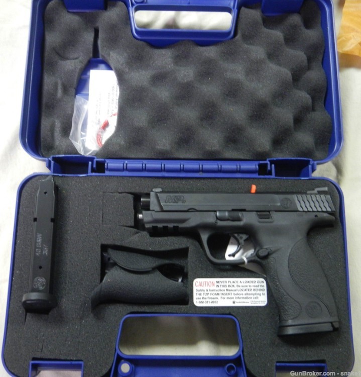 Smith & Wesson M&P40 NIB-img-0