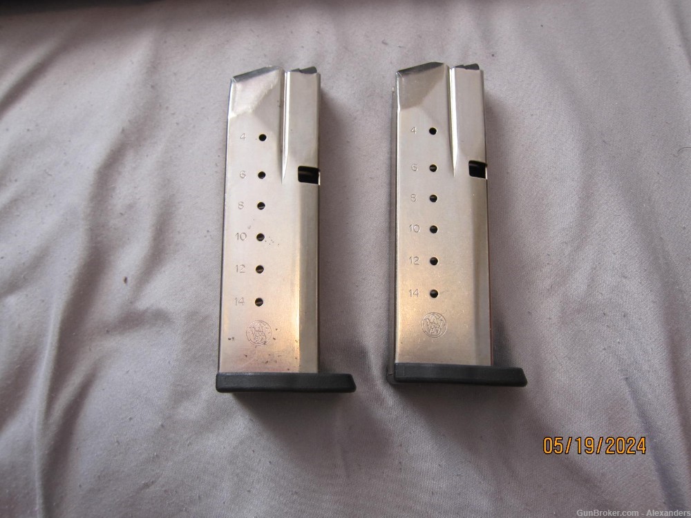 Smith & Wesson SD40 14 Round 40 S&W Cal Magazine 2 Factory Mags-img-1