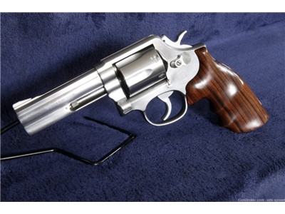 MINT Possibly New SMITH & WESSON 681 Revolver SS 357 - NO RESERVE
