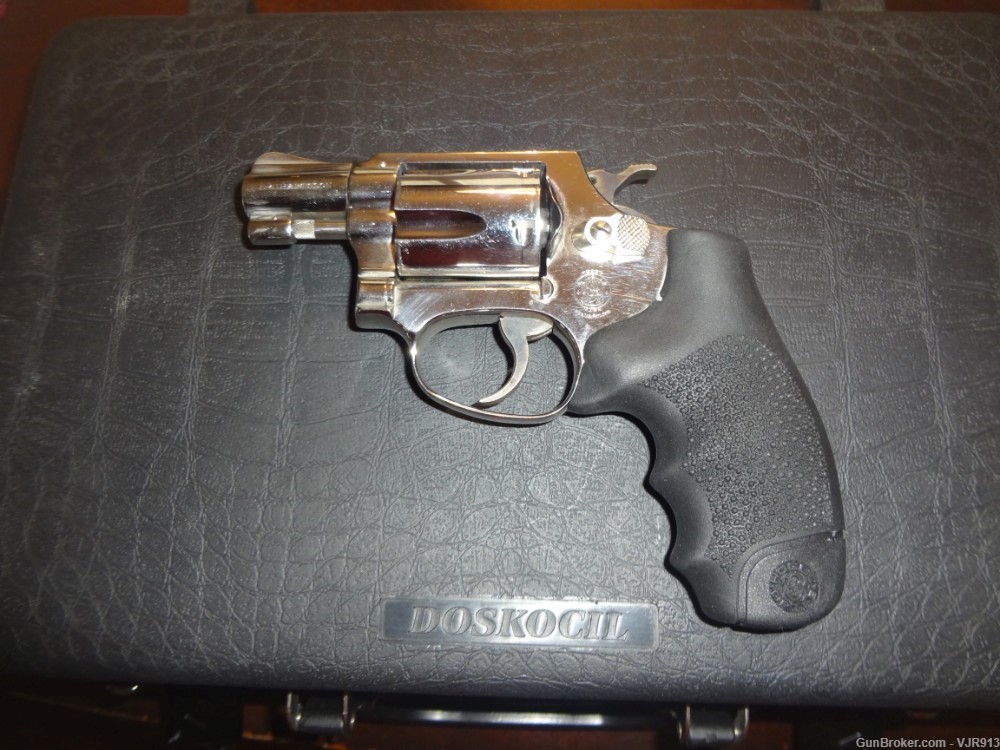 SMITH & WESSON NICKEL MODEL 36 , 2 INCH BARREL , "CHIEF'S SPECIAL"-img-0