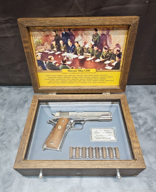 Colt 1911 .45acp Pistol 25th Anniv  WWII Commemorative W/Wood Display Box-img-1