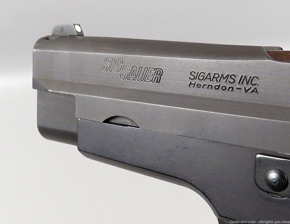 SIG SAUER P226 9MM Semi Auto Pistol with 2 15 Round Magazines VERY NICE-img-23