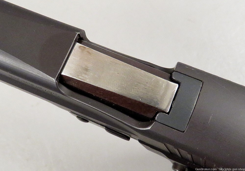 SIG SAUER P226 9MM Semi Auto Pistol with 2 15 Round Magazines VERY NICE-img-29