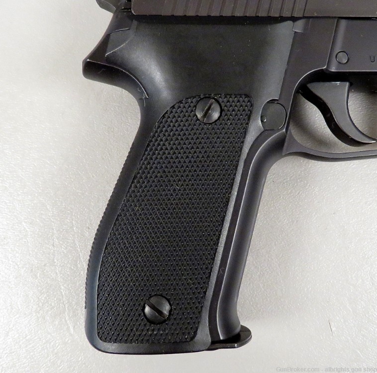 SIG SAUER P226 9MM Semi Auto Pistol with 2 15 Round Magazines VERY NICE-img-5