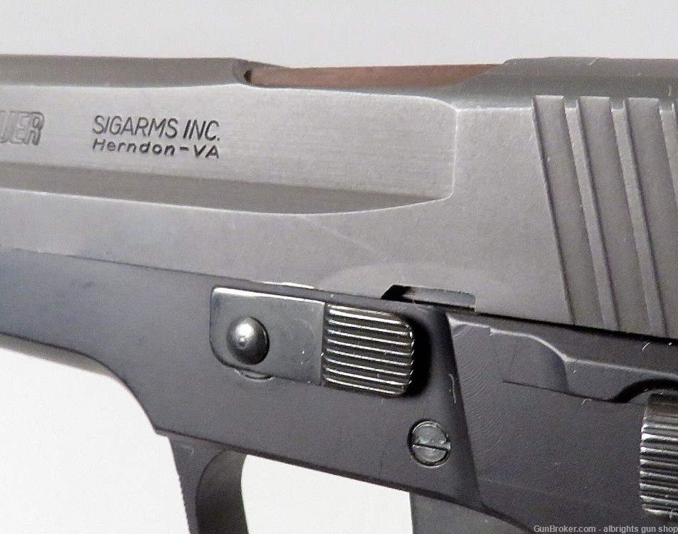 SIG SAUER P226 9MM Semi Auto Pistol with 2 15 Round Magazines VERY NICE-img-25