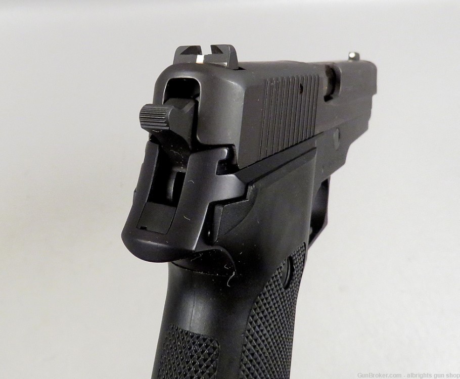 SIG SAUER P226 9MM Semi Auto Pistol with 2 15 Round Magazines VERY NICE-img-21