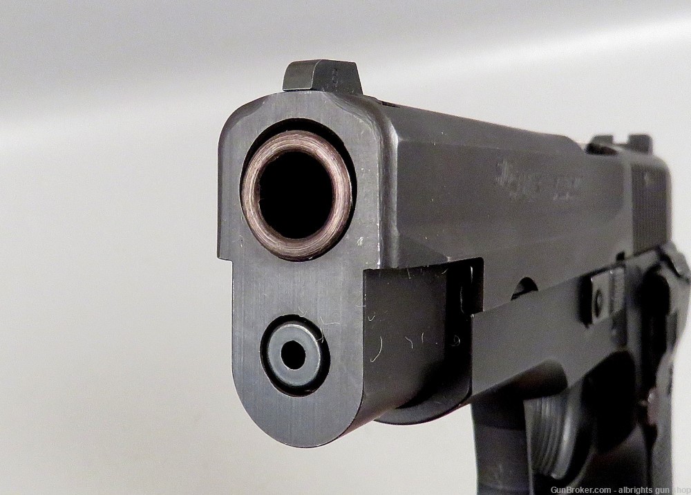 SIG SAUER P226 9MM Semi Auto Pistol with 2 15 Round Magazines VERY NICE-img-18