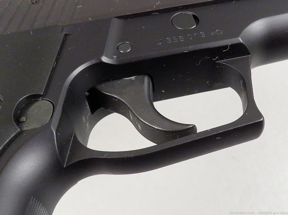 SIG SAUER P226 9MM Semi Auto Pistol with 2 15 Round Magazines VERY NICE-img-13
