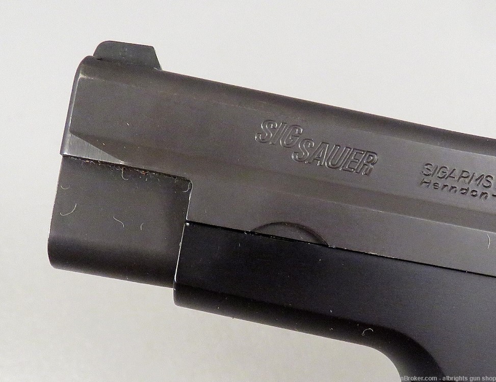 SIG SAUER P226 9MM Semi Auto Pistol with 2 15 Round Magazines VERY NICE-img-14