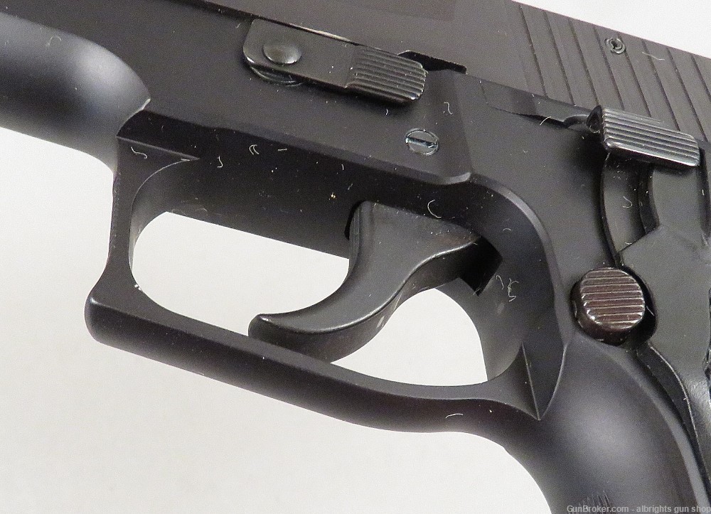 SIG SAUER P226 9MM Semi Auto Pistol with 2 15 Round Magazines VERY NICE-img-12