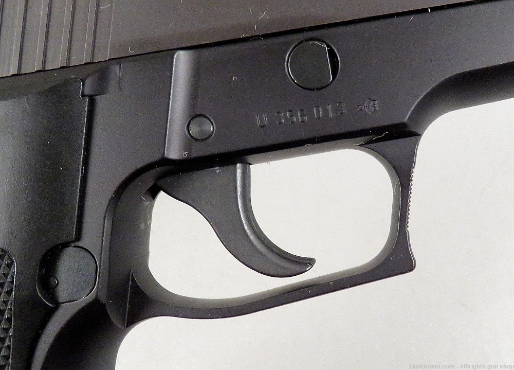 SIG SAUER P226 9MM Semi Auto Pistol with 2 15 Round Magazines VERY NICE-img-11