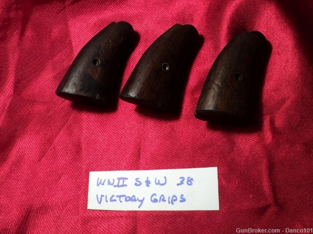 WWII SMITH & WESSON VICTORY MODEL WALNUT GRIPS-img-1