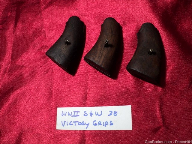 WWII SMITH & WESSON VICTORY MODEL WALNUT GRIPS-img-0