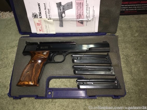 Smith & Wesson Model 41 22LR Pistol 7" Barrel, 6 Mags, Vortex Venom Red Dot-img-3