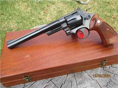 Smith & Wesson M 57 41 mag 8 3/8" blue w/presentation case