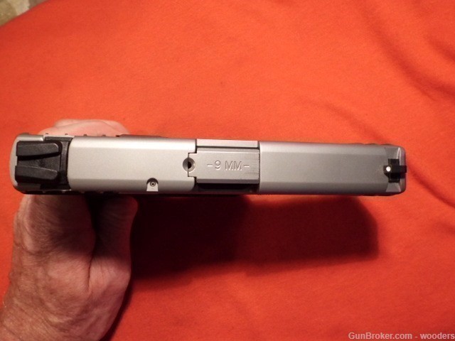 S&W SD9VE SD9 223900 9mm Pistol Stainless Slide Two 16 Rnd Magazine Mag NIB-img-3