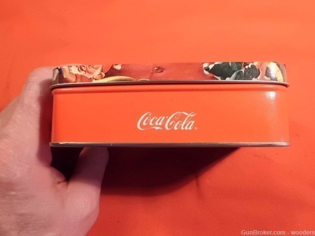 Case XX 6225 1/2 Small Coke Bottle Red Bone Knife 2001 Tin Coca Cola-img-1
