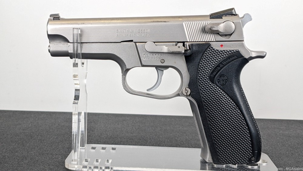 Smith & Wesson|Mod. 5906 Stainless|4" 9MM DA/SA|(5) 15-Rd. Mags.|Good-img-1