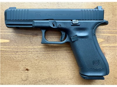 GLOCK 17 Gen 5 MOS - BLUE LABEL - 9mm Pistol - RARE - Excellent Condition!