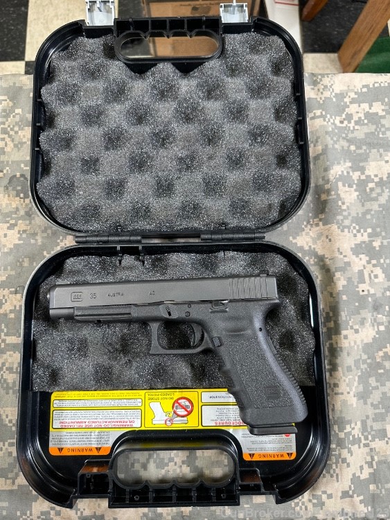 Glock 35 G35 Gen 3 .40 S&W G 35 Striker Fired 5.32” Semi Auto Pistol-img-1