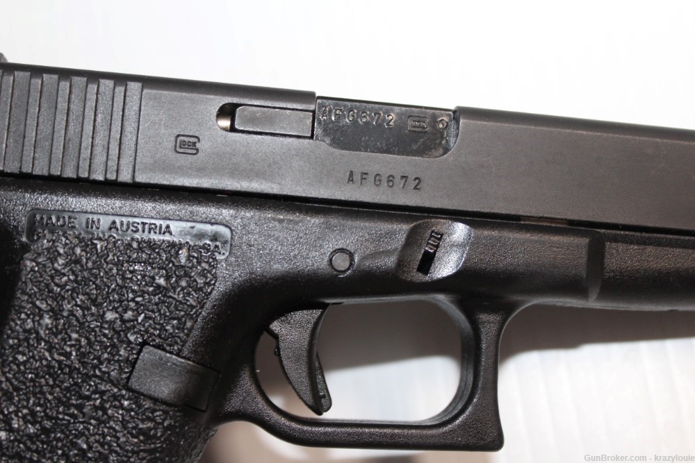 Glock 17 Gen 2 9mm 9x19 4" Semi Auto Pistol G17 w/ 10rnd Mag NICE-img-23
